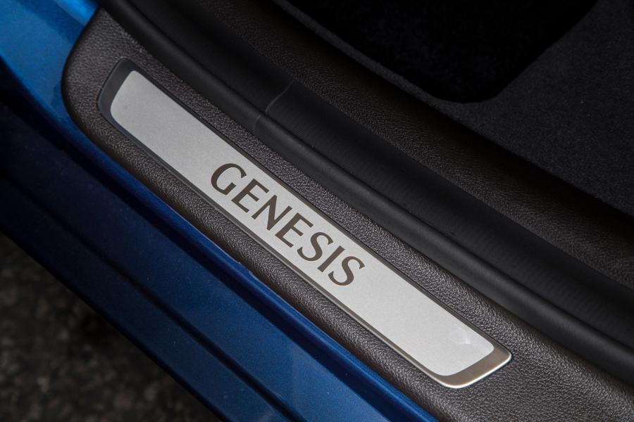  Hyundai Genesis Executive Saloon 2015 года  (фото 10 из 13)